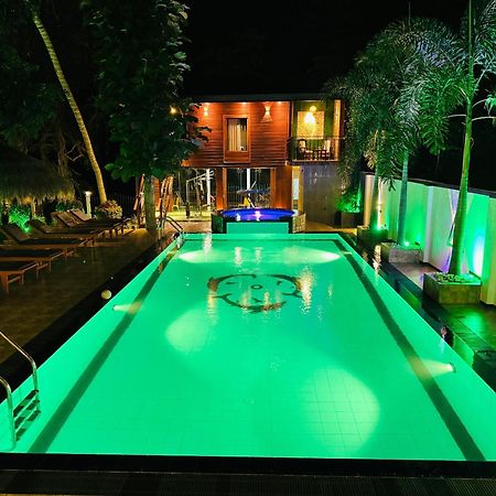 Hotel River Front Tissamaharama Buitenkant foto