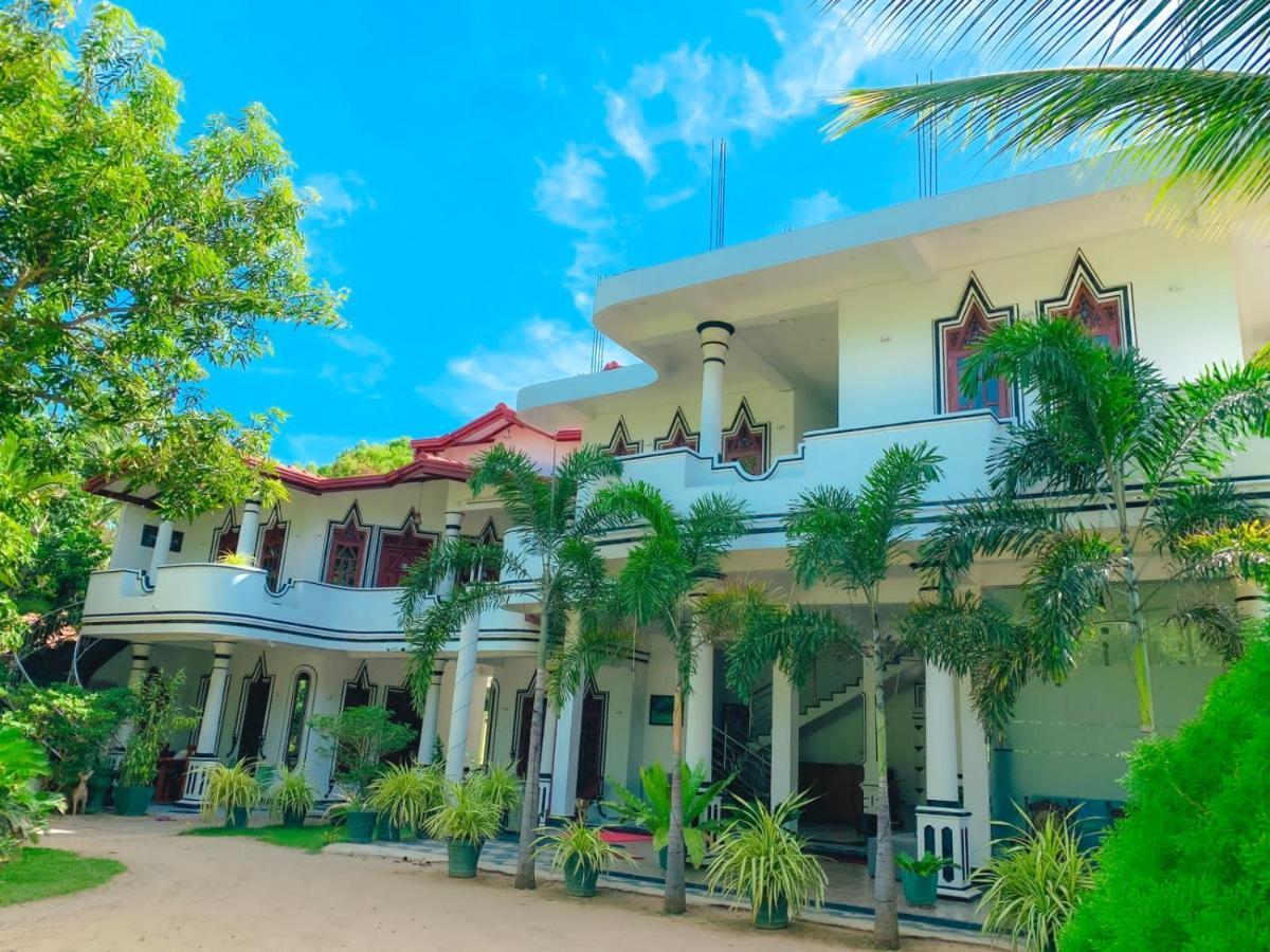 Hotel River Front Tissamaharama Buitenkant foto