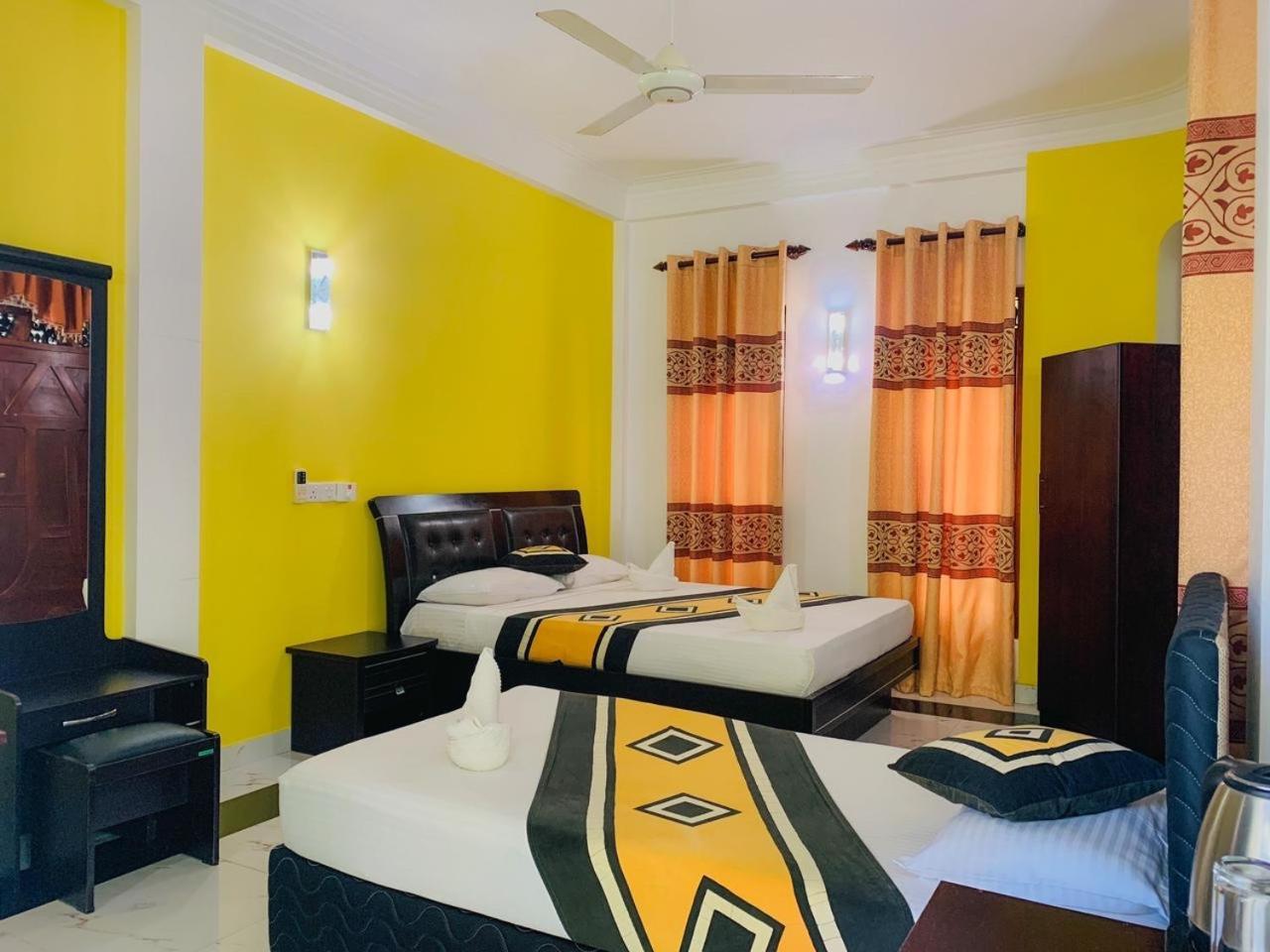 Hotel River Front Tissamaharama Buitenkant foto