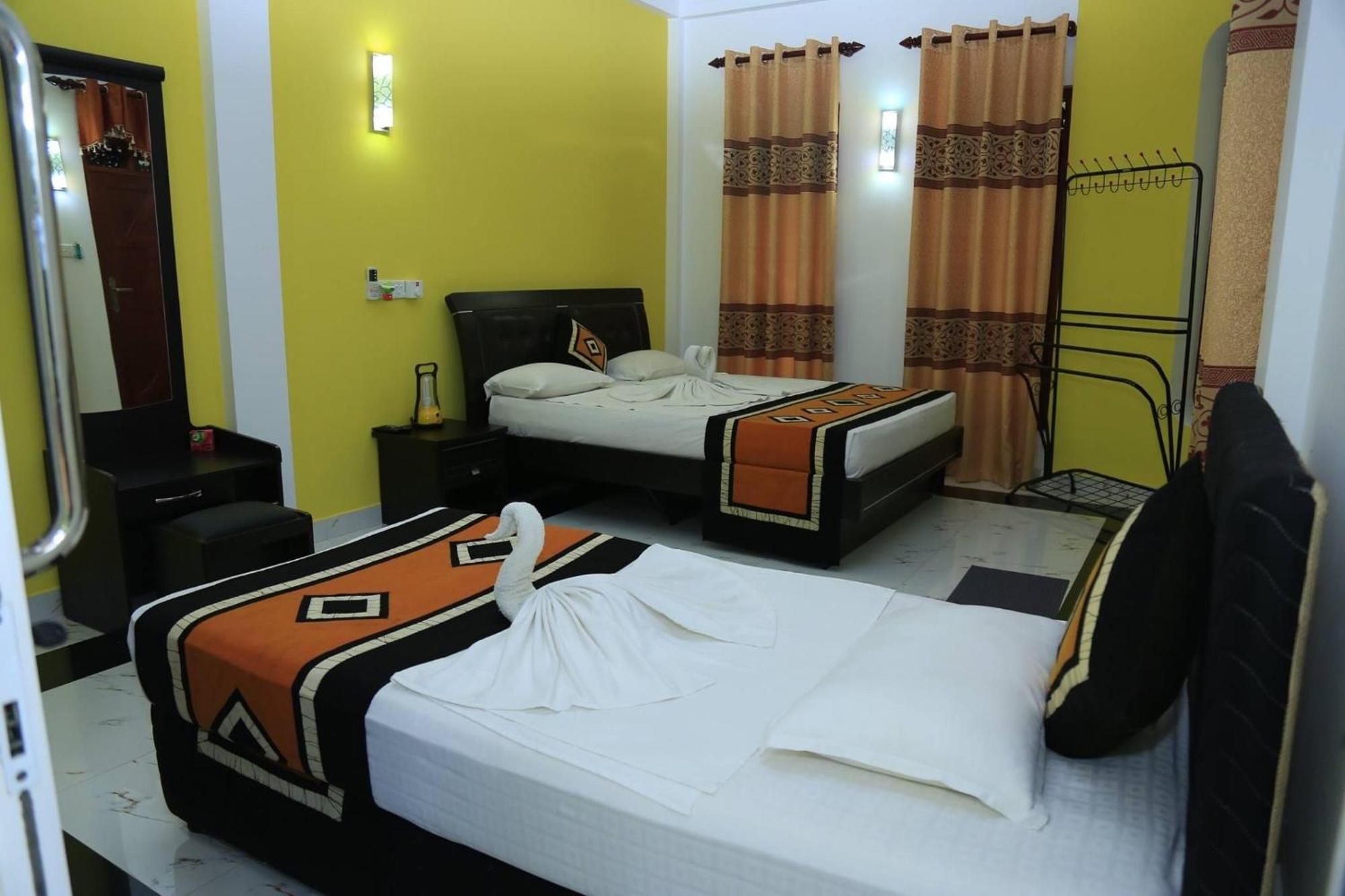 Hotel River Front Tissamaharama Buitenkant foto