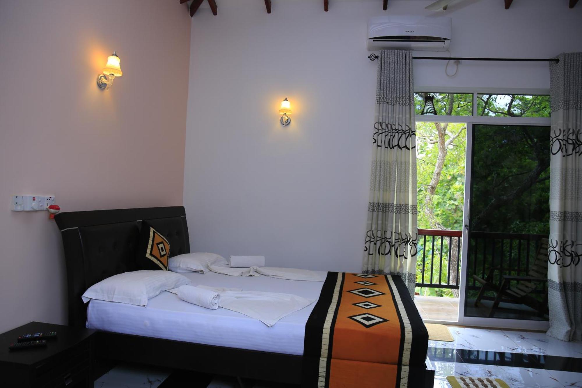 Hotel River Front Tissamaharama Buitenkant foto