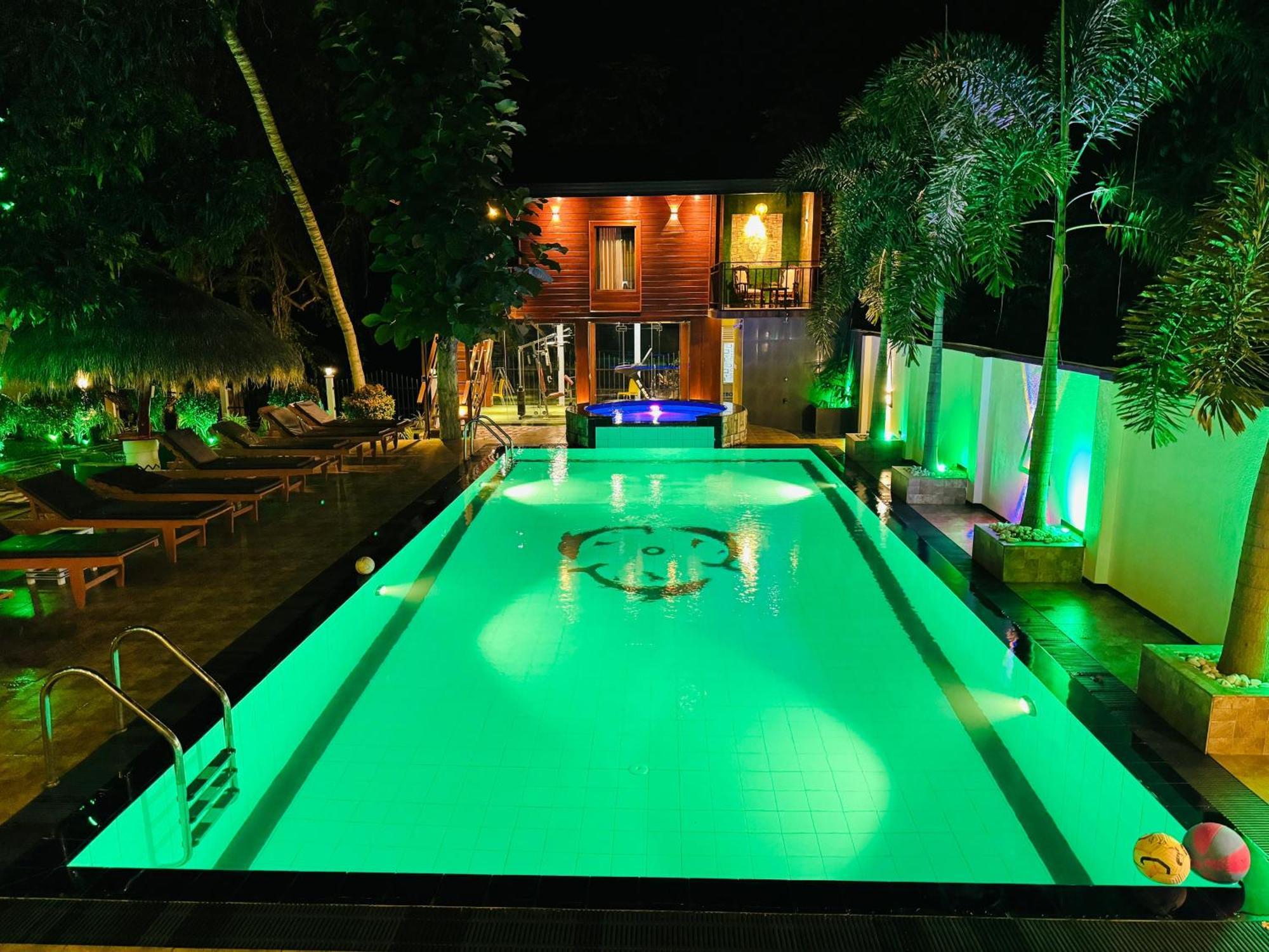 Hotel River Front Tissamaharama Buitenkant foto