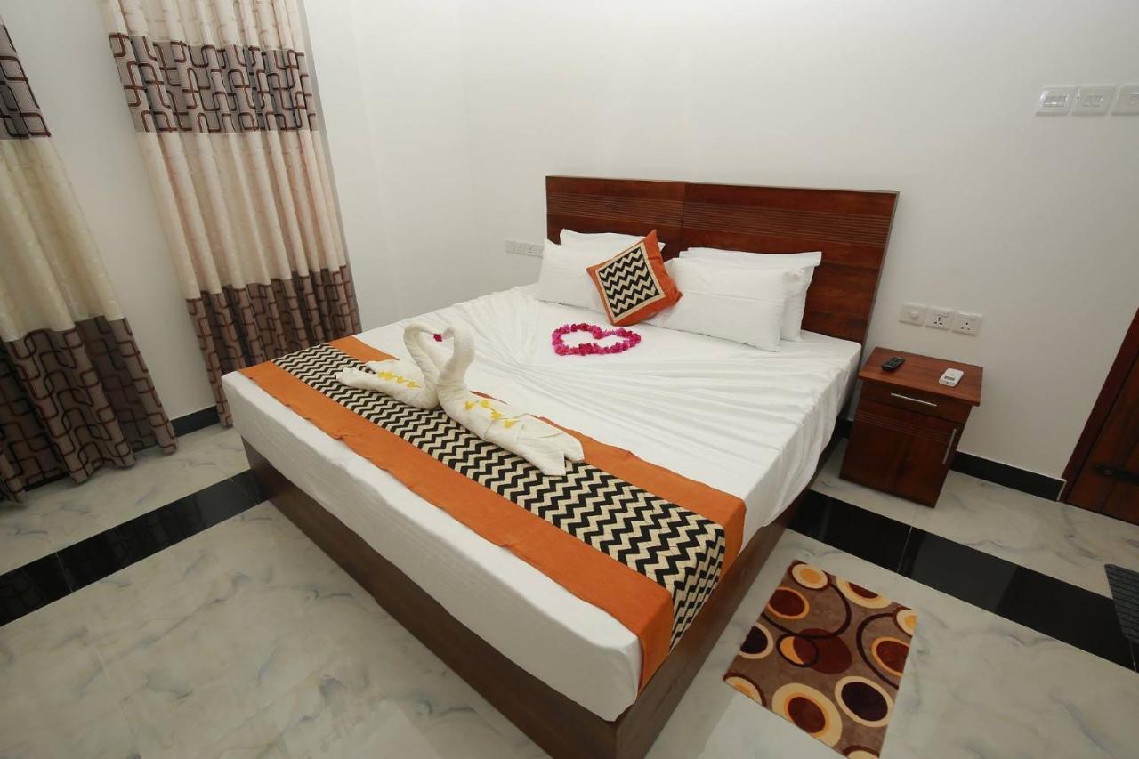 Hotel River Front Tissamaharama Buitenkant foto