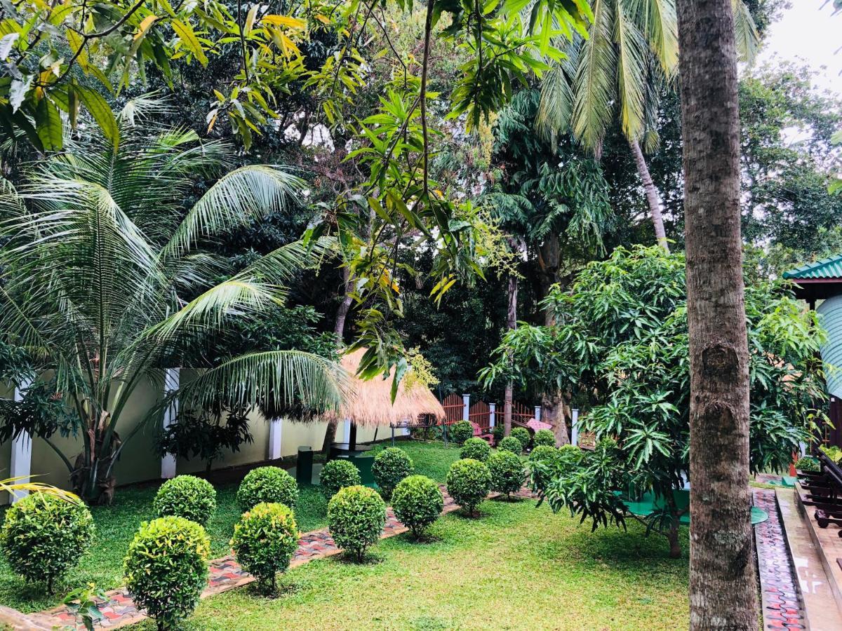 Hotel River Front Tissamaharama Buitenkant foto